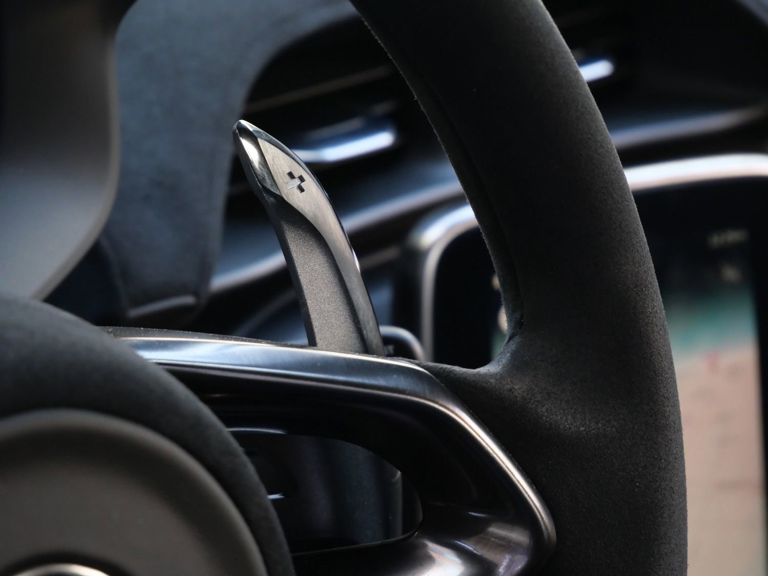 Used 2023 McLaren Artura RWD image 12