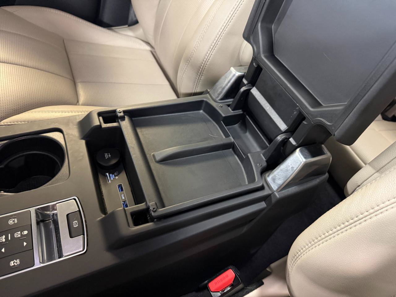 Used 2020 Land Rover Discovery Landmark AWD/4WD image 10