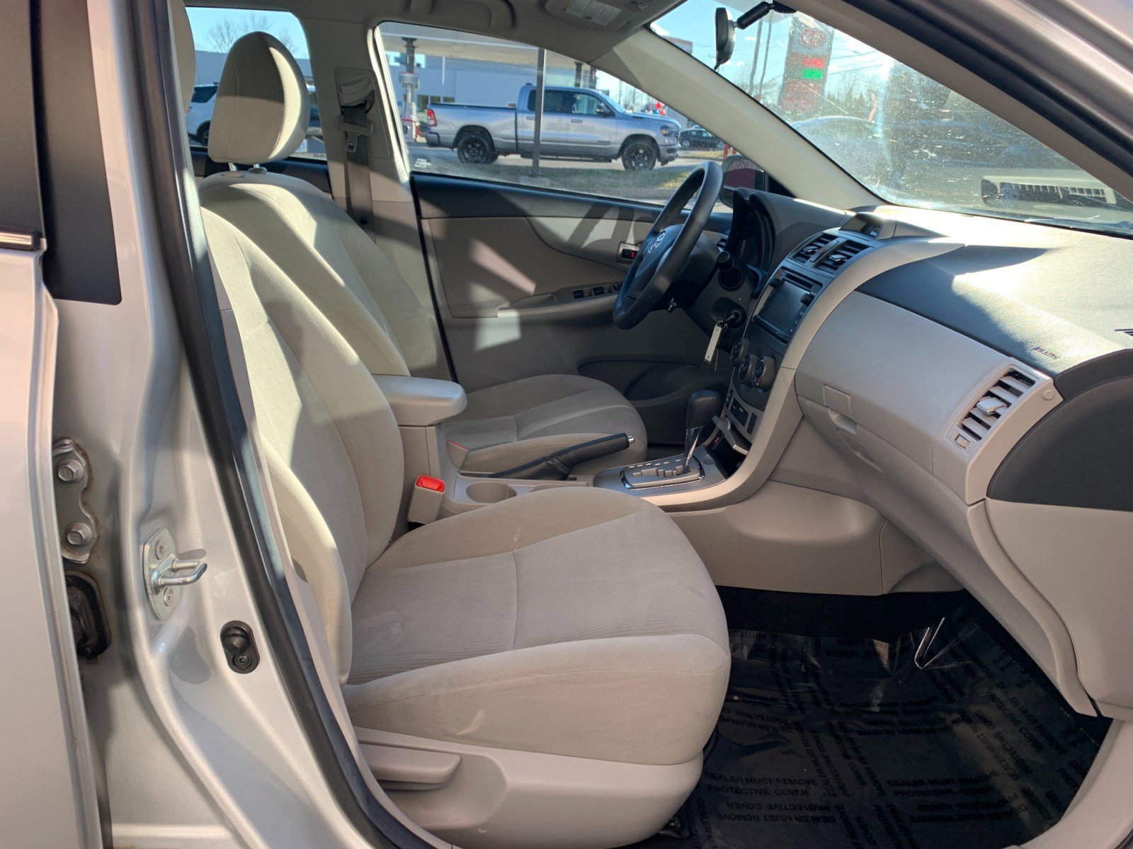 Used 2013 Toyota Corolla LE image 27