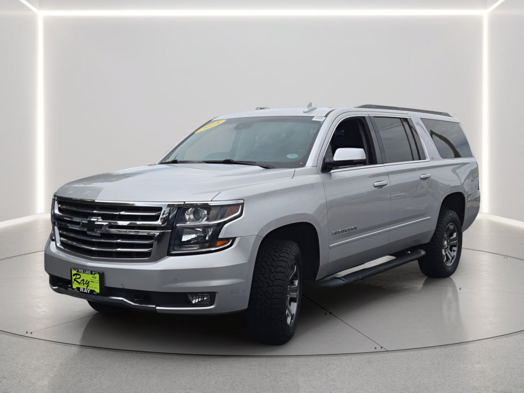 Used 2018 Chevrolet Suburban LT w/ Luxury Package AWD/4WD image 4