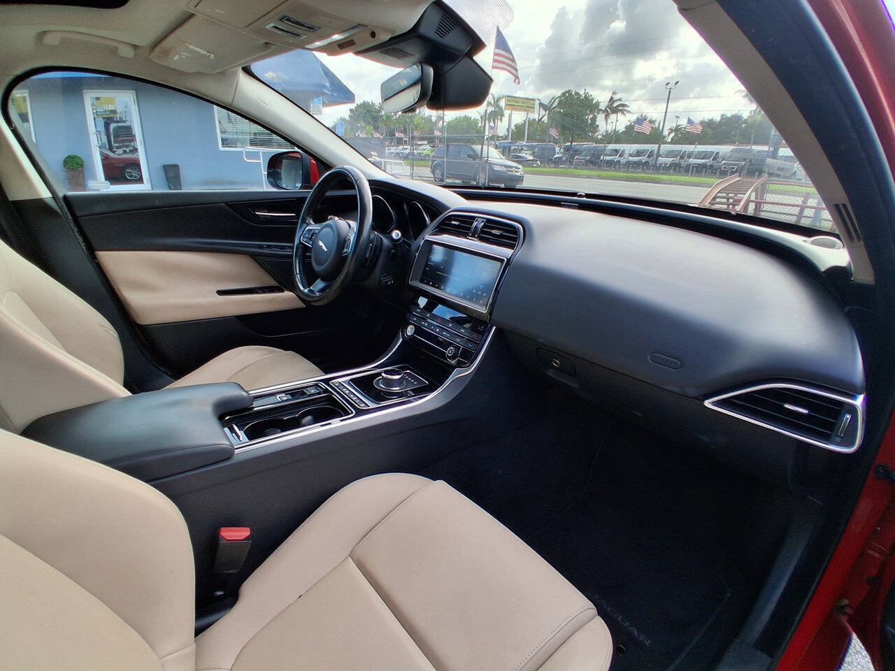 Used 2019 Jaguar XE Premium RWD image 12