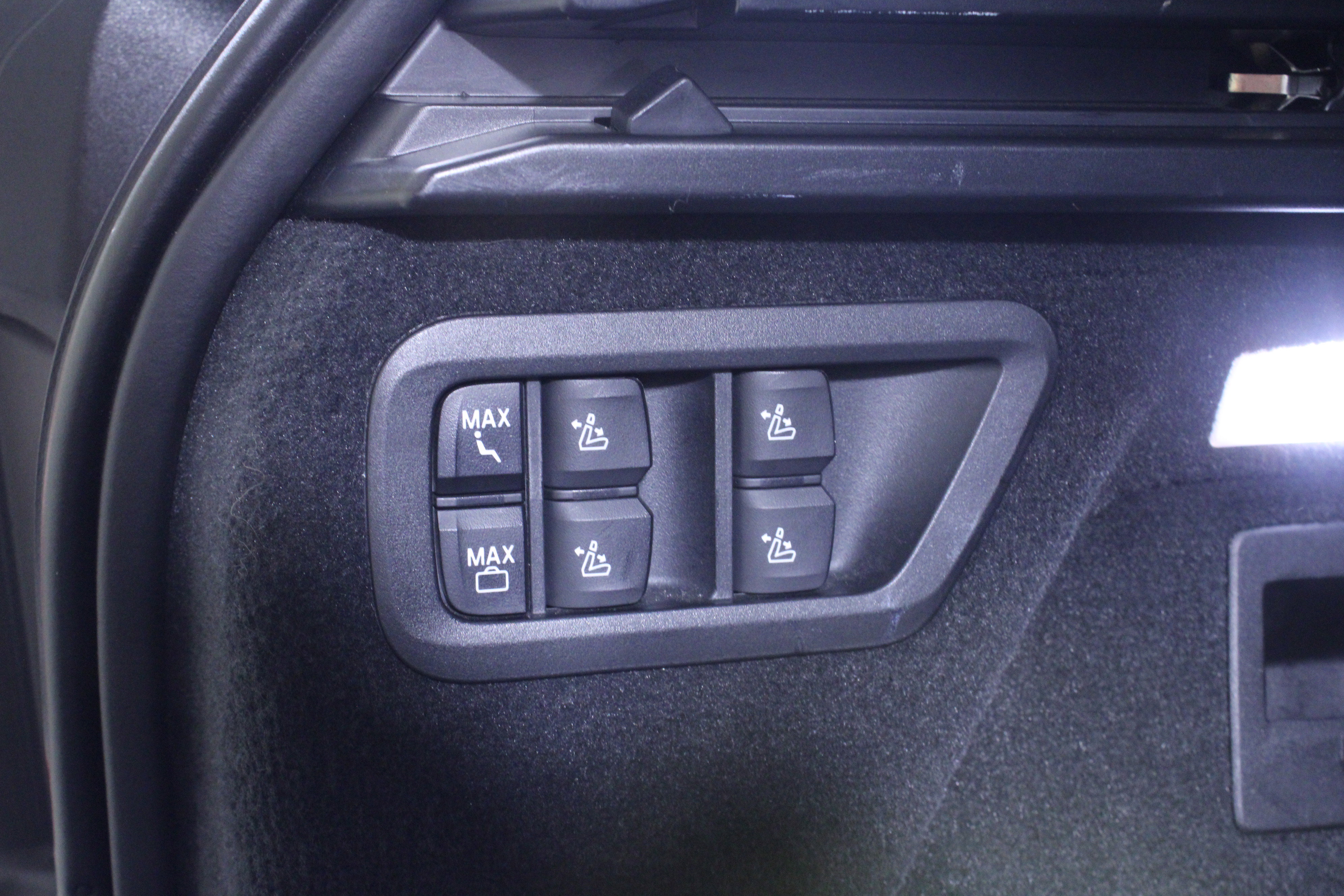 Used 2022 BMW X7 M50i image 13