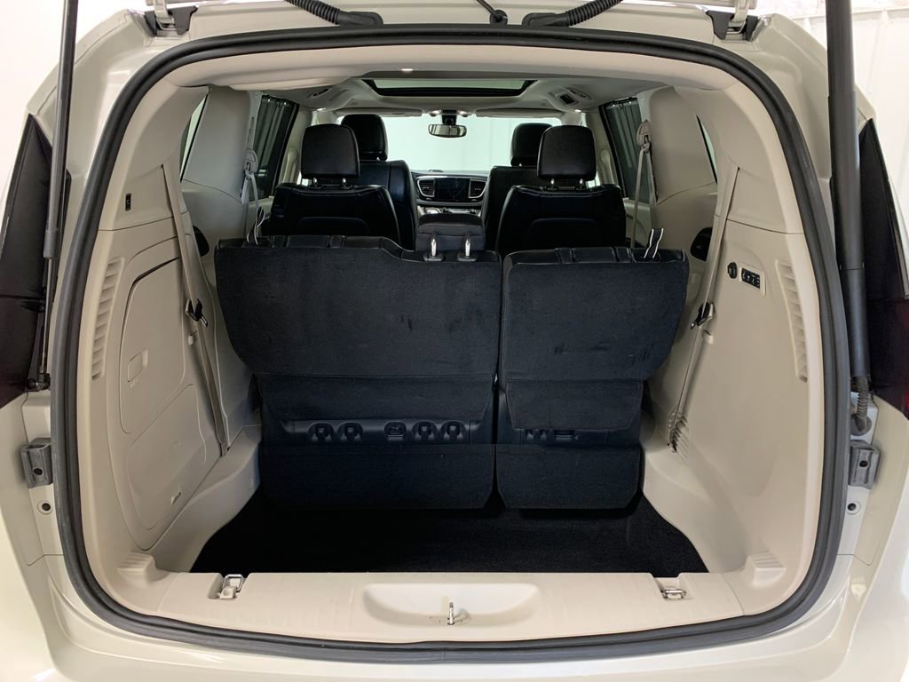 Used 2020 Chrysler Pacifica Limited image 22