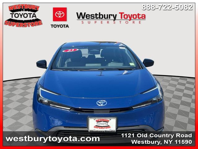 Used 2023 Toyota Prius LE image 3