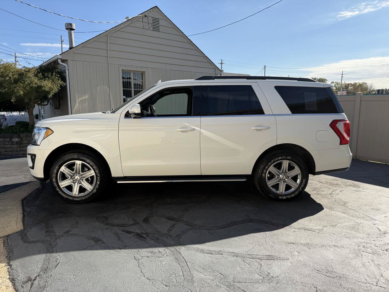 Used 2020 Ford Expedition XLT w/ Equipment Group 202A AWD/4WD image 12