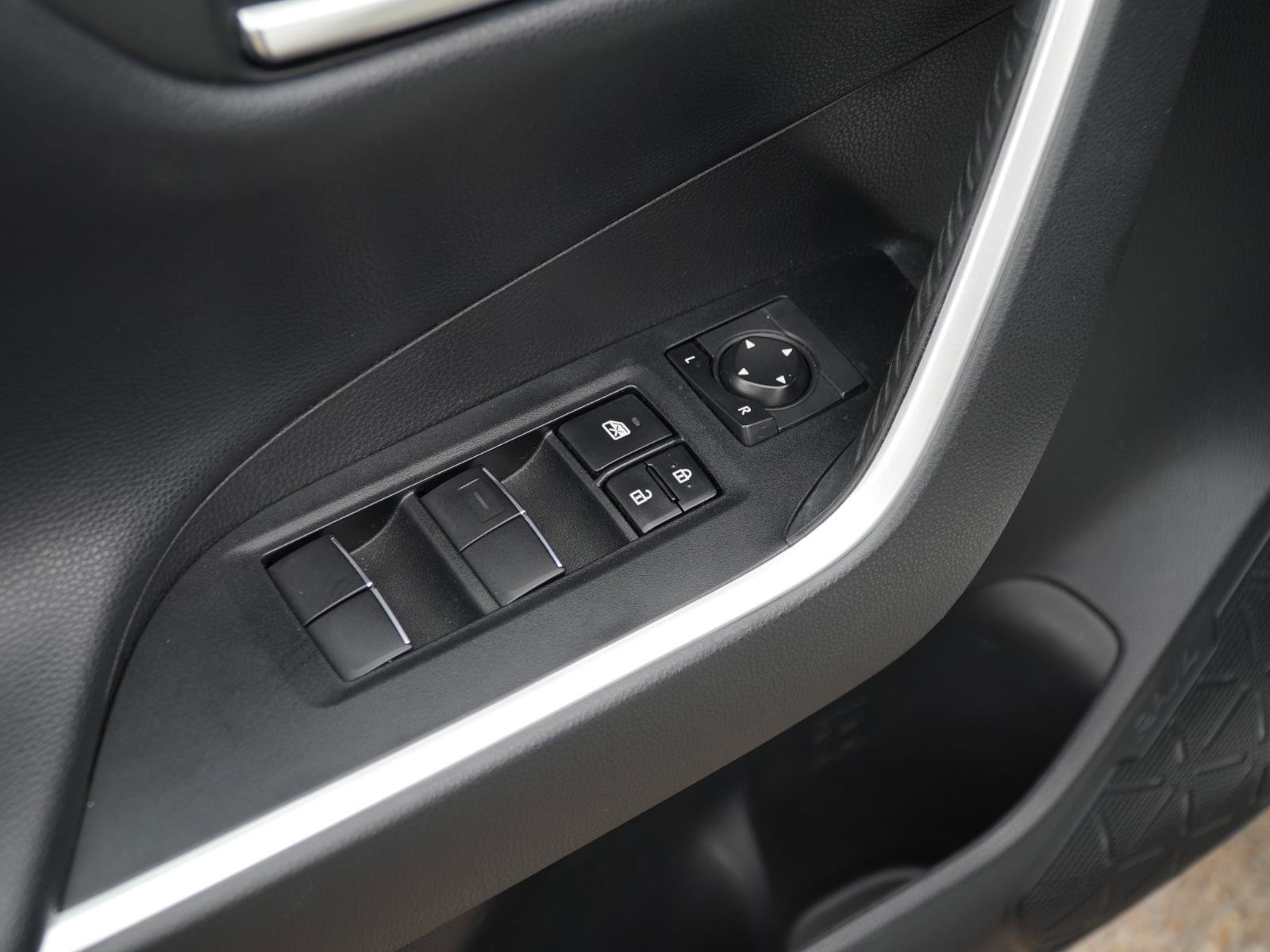Used 2020 Toyota RAV4 Limited FWD image 13