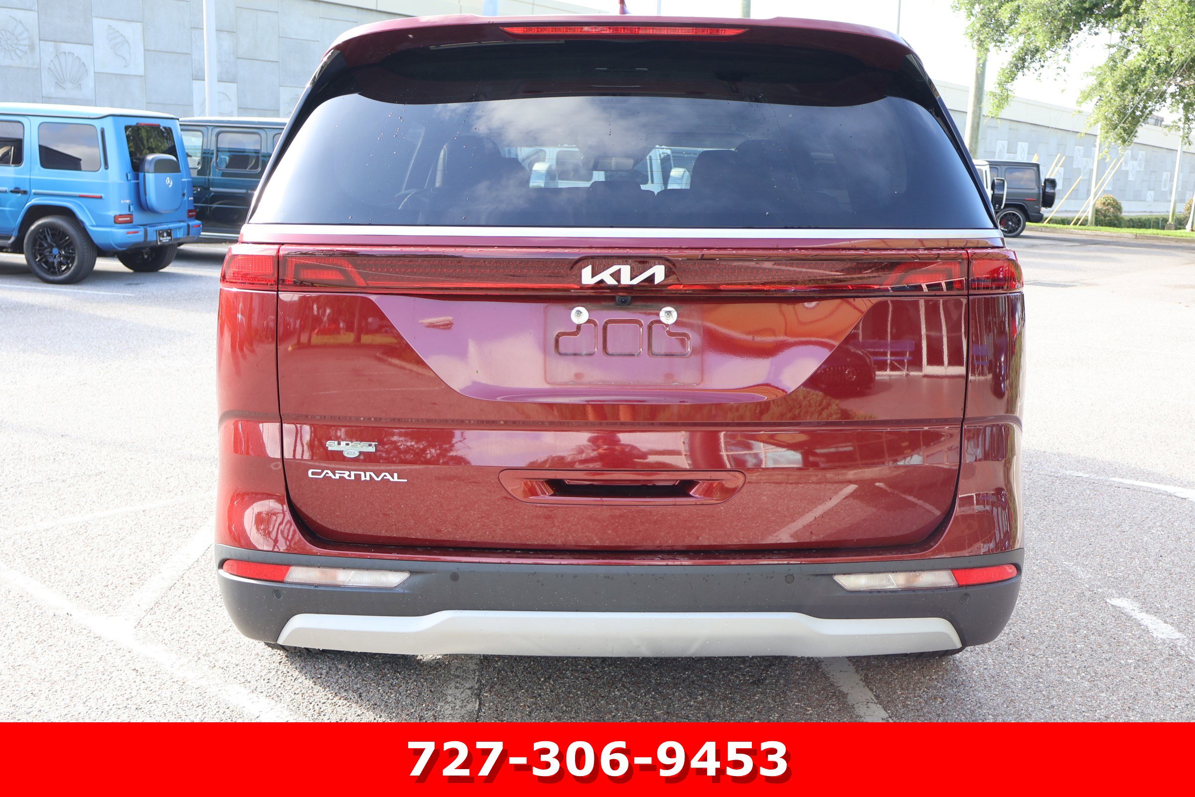 Used 2023 Kia Carnival EX FWD image 7
