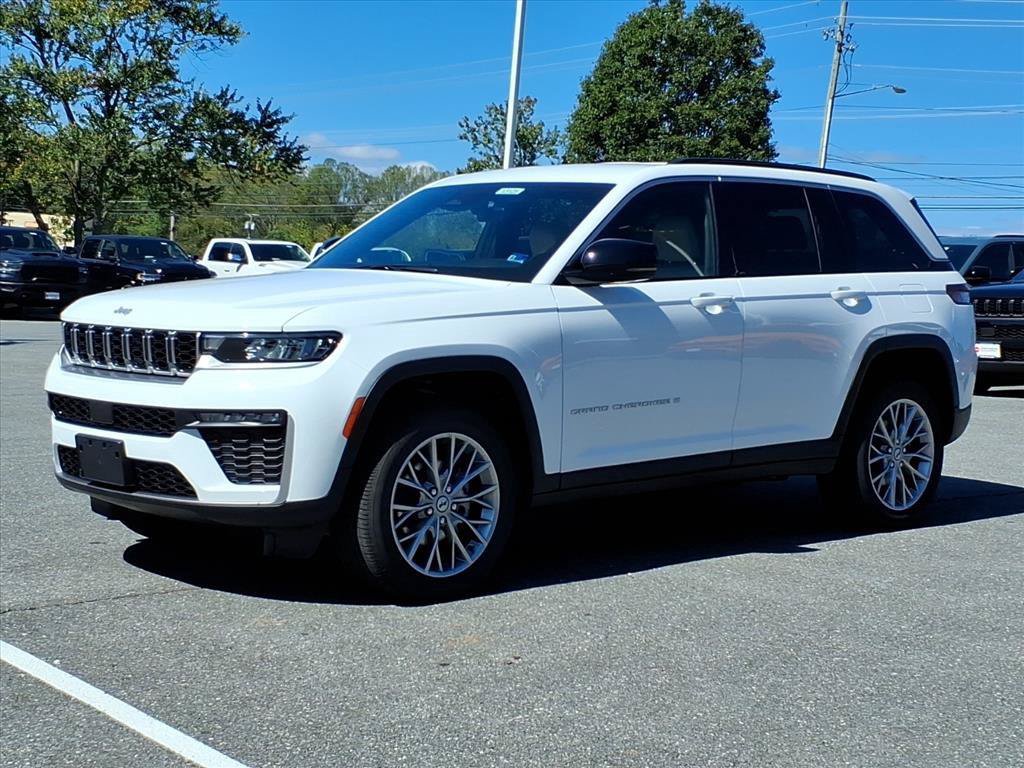 New 2027 Jeep Grand Cherokee Limited AWD/4WD image 2