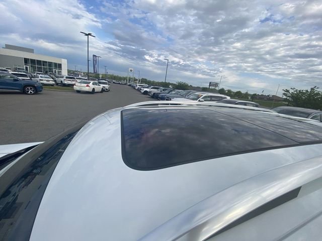 Used 2025 Volkswagen Atlas SEL Premium R-Line image 3