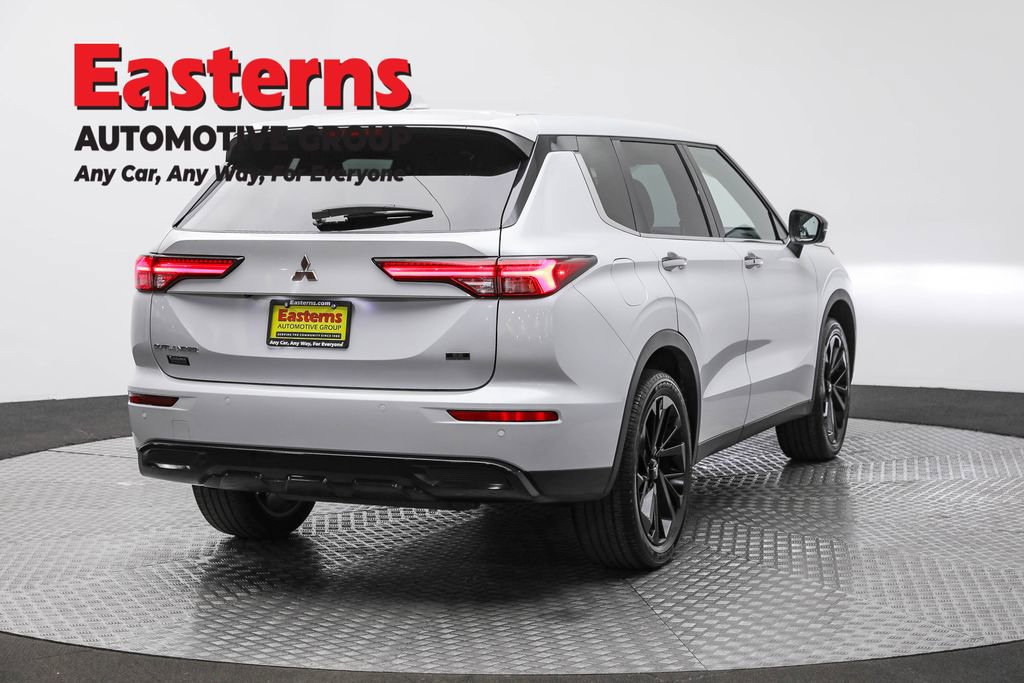 Used 2023 Mitsubishi Outlander SE image 5