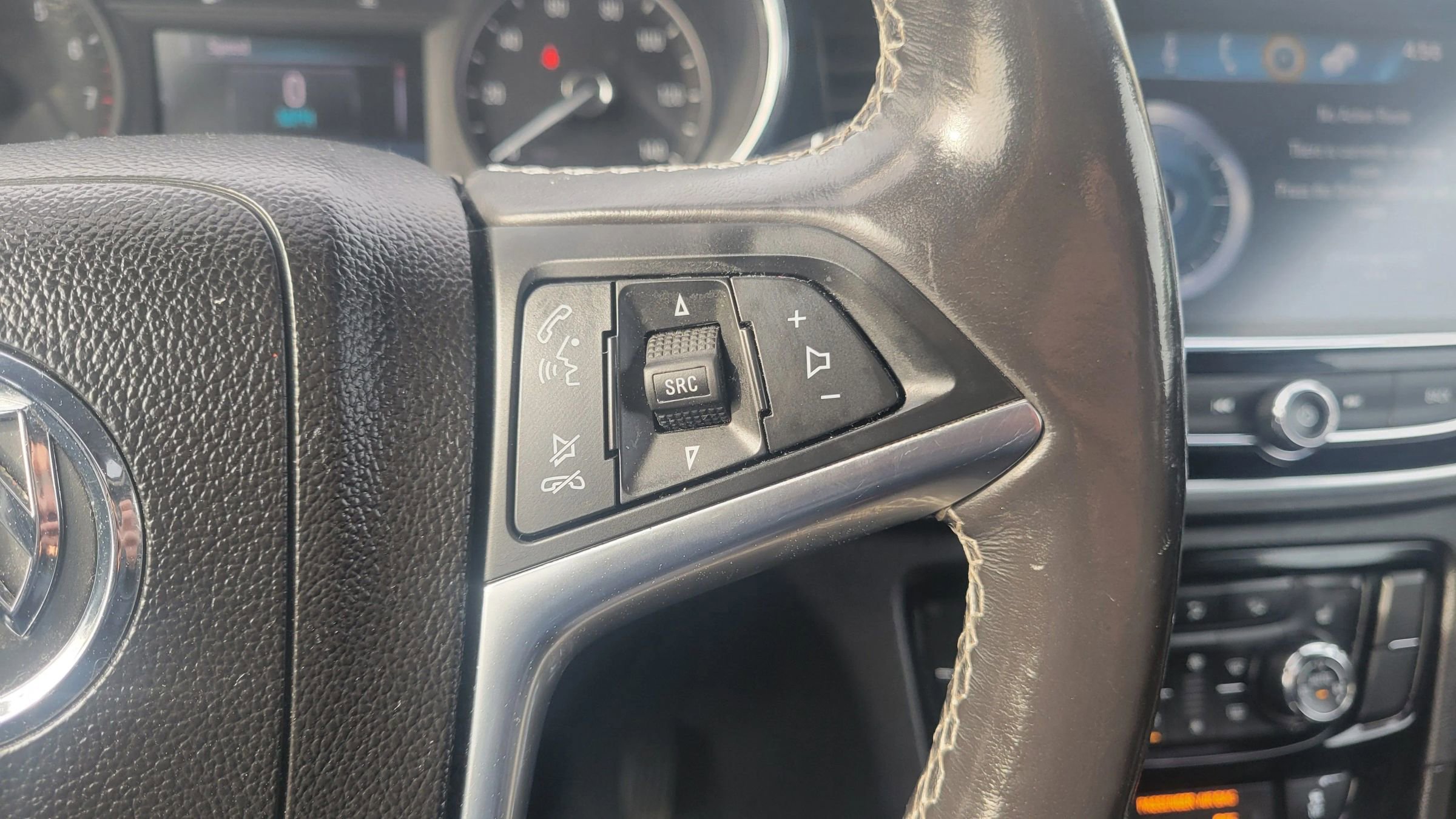 Used 2019 Buick Encore Essence image 19