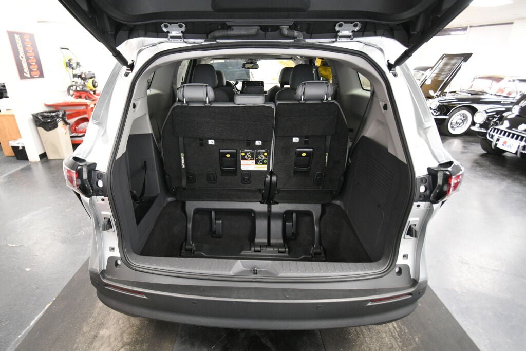 Certified 2024 Toyota Sienna XLE FWD image 24