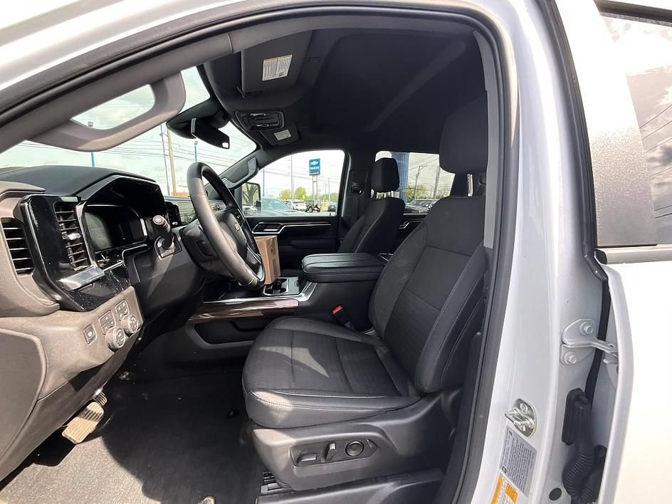 Used 2026 Chevrolet Silverado 3500 LT w/ All Star Edition AWD/4WD image 14