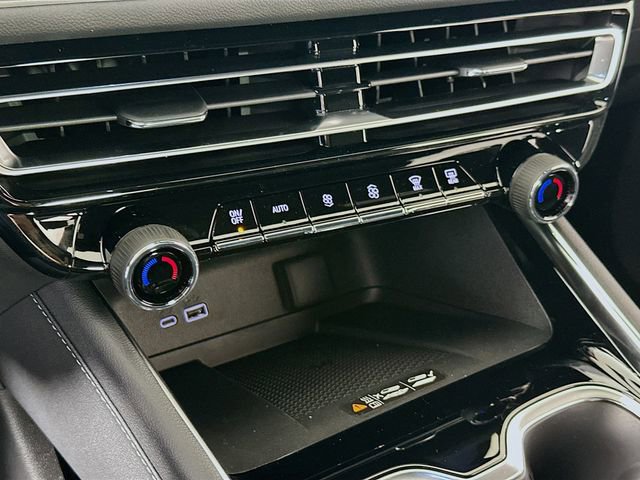 New 2025 Chevrolet Traverse LT FWD image 18