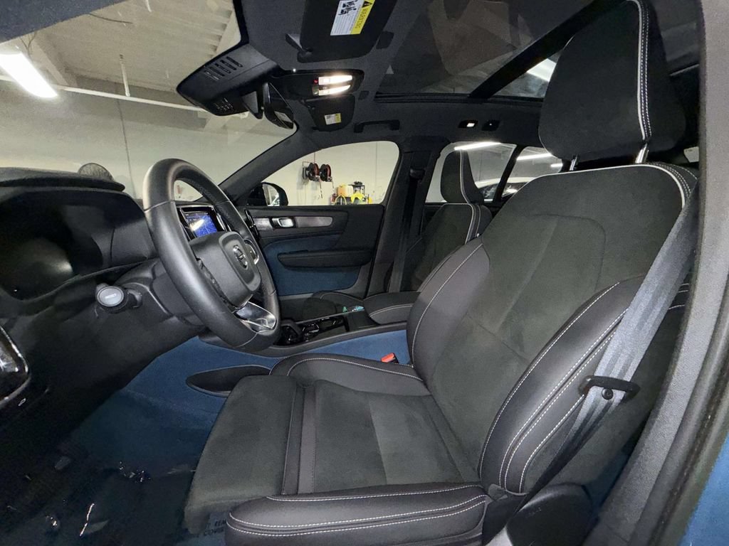 Used 2023 Volvo XC40 Recharge Ultimate w/ Protection Package Premier AWD/4WD image 2