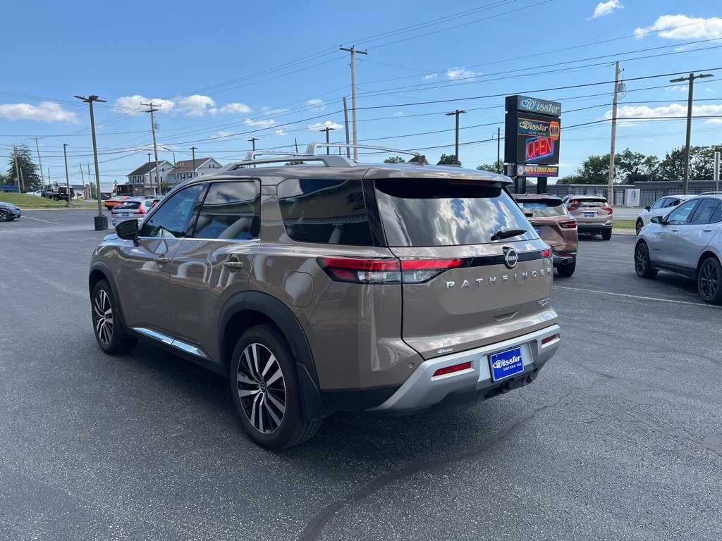 Used 2025 Nissan Pathfinder Platinum w/ Cargo Package image 3