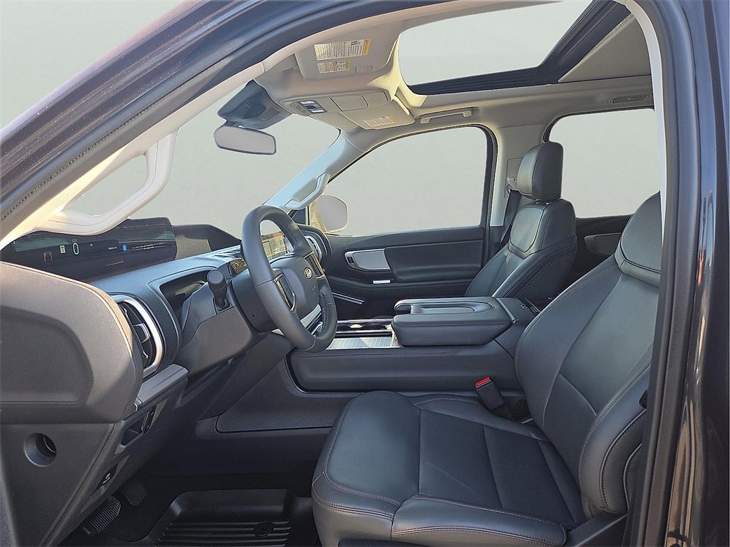 New 2025 Ford Expedition Active image 12