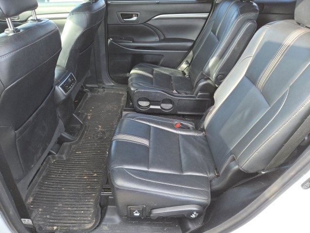 Used 2018 Toyota Highlander SE image 15