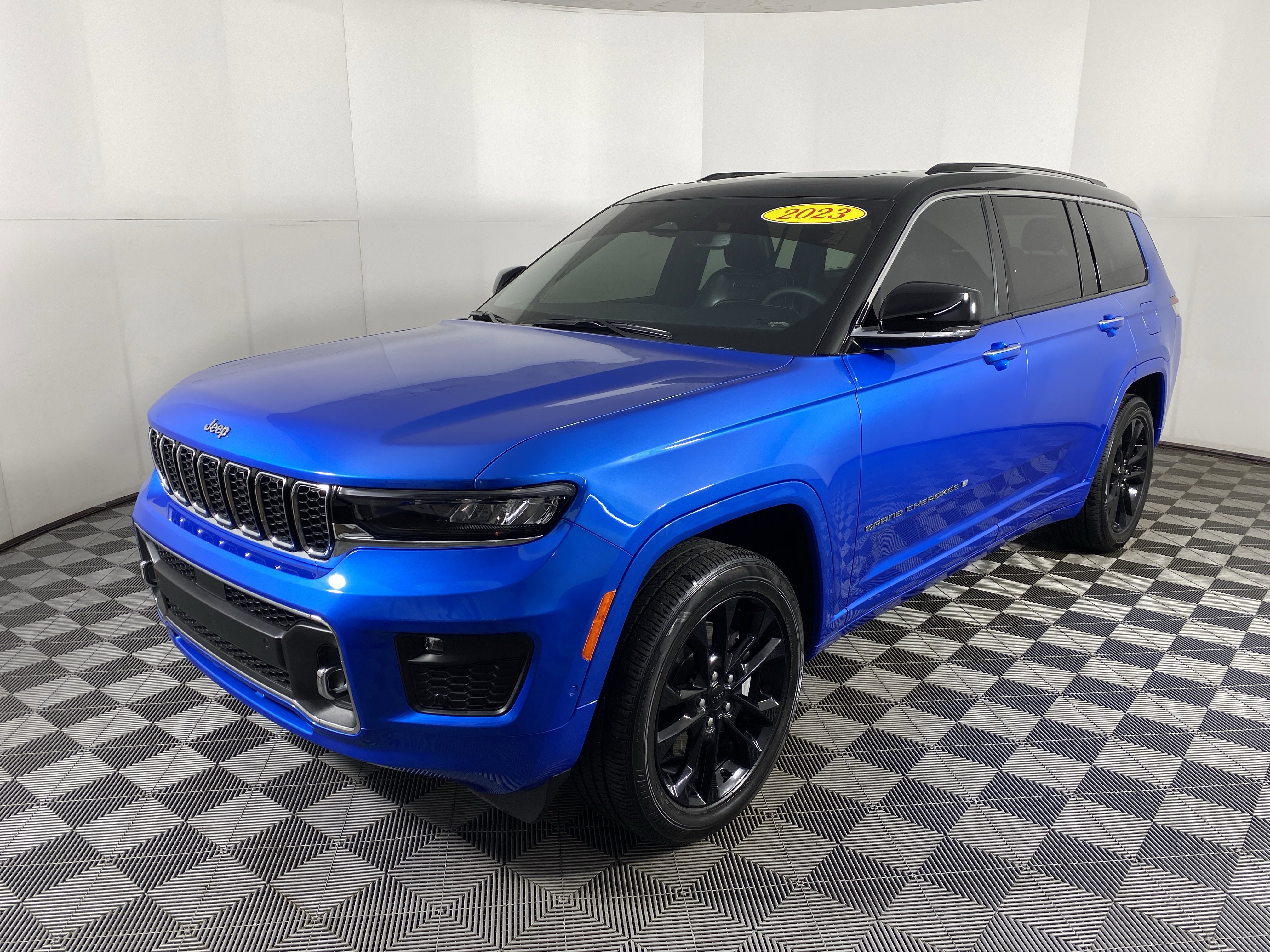 Used 2023 Jeep Grand Cherokee L Overland image 12