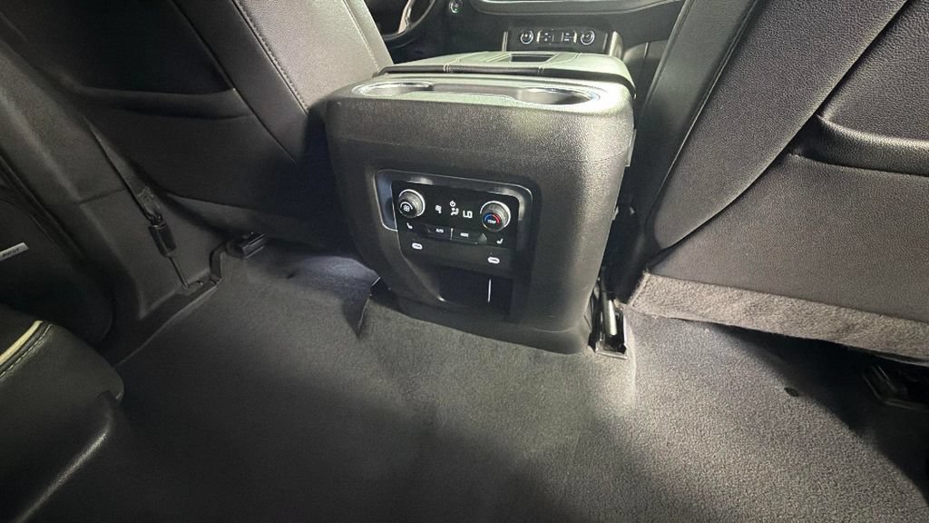 Used 2023 Chevrolet Suburban Premier RWD image 35