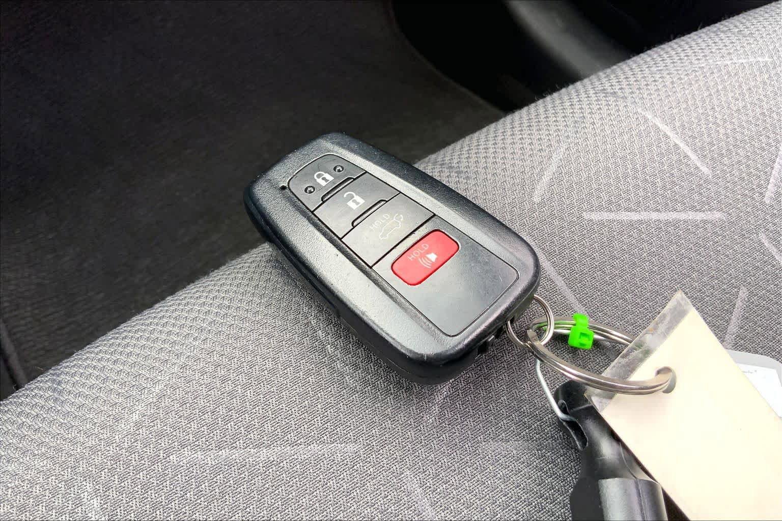 Used 2025 Toyota RAV4 XLE w/ Convenience Package FWD image 15