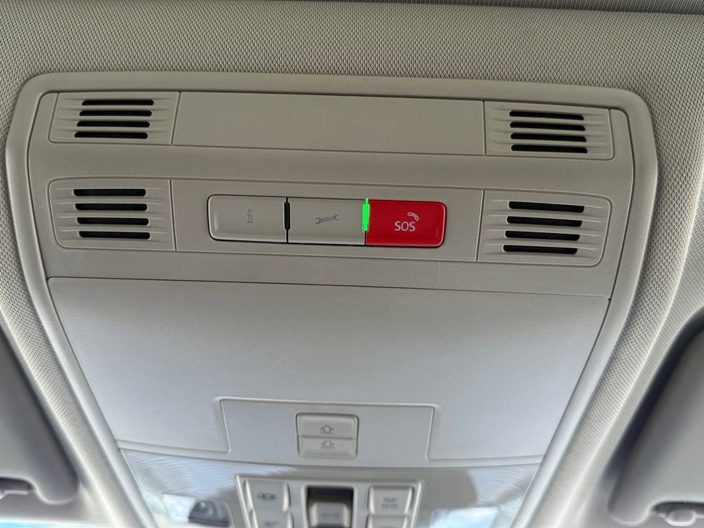 Used 2023 Volkswagen Taos SE w/ Panoramic Sunroof Package image 18