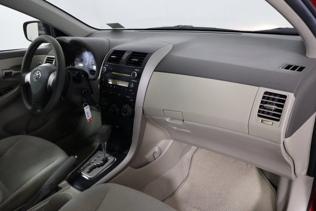 Used 2010 Toyota Corolla LE FWD image 9