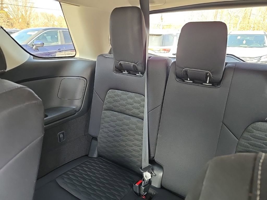 Used 2023 Nissan Pathfinder SV w/ SV Premium Package image 16
