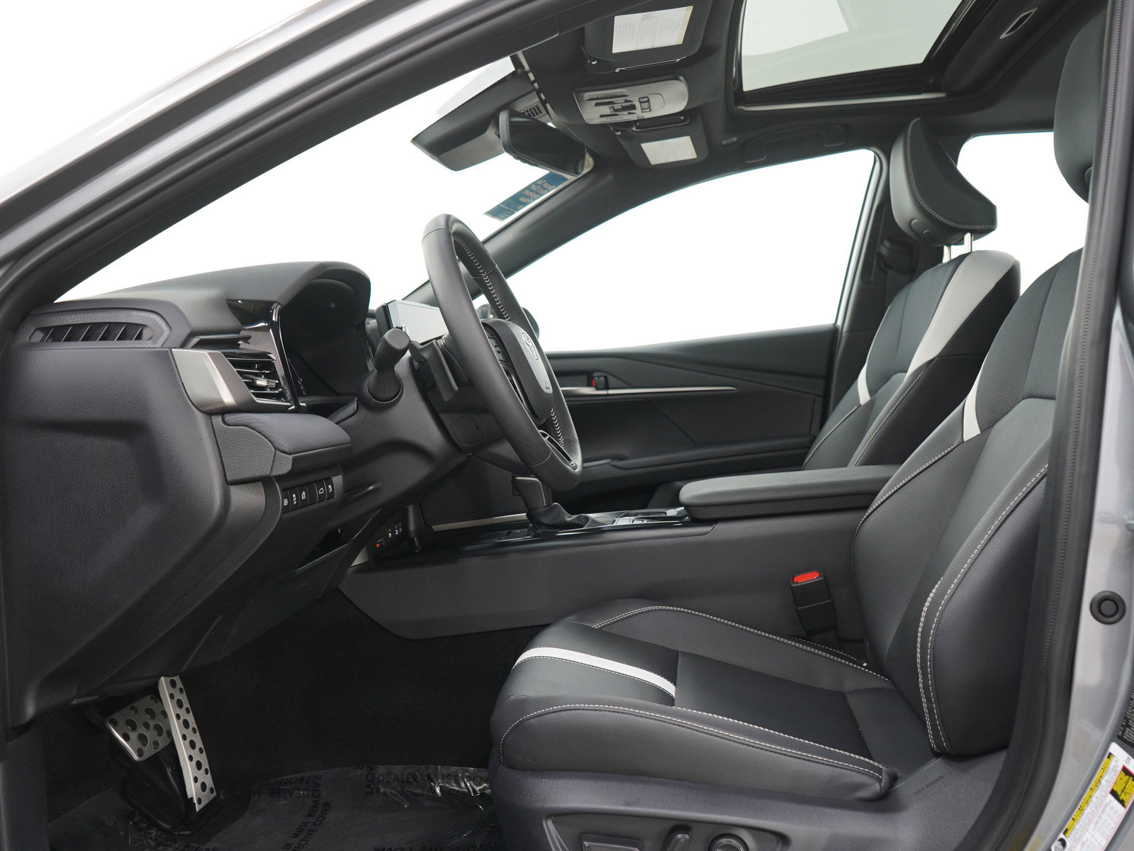 Used 2025 Toyota Camry SE w/ Multimedia Upgrade Package FWD image 20