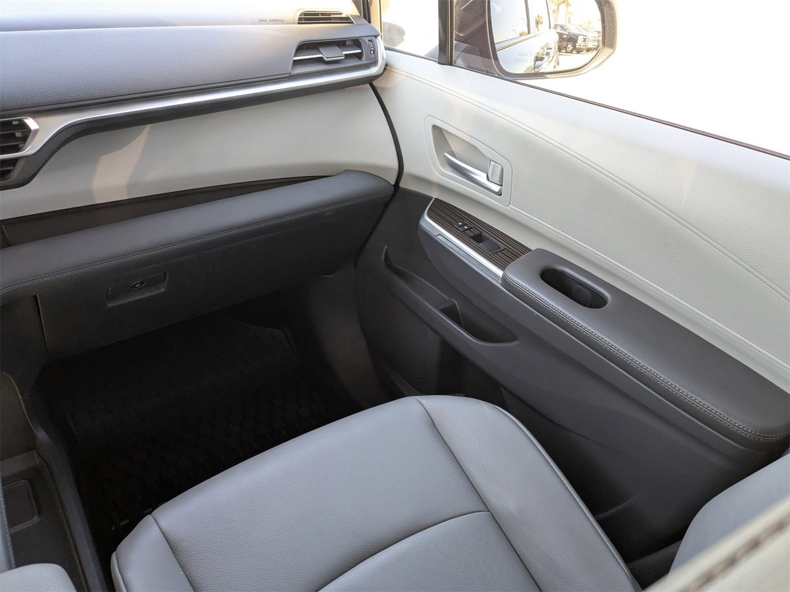 Used 2022 Toyota Sienna XLE image 18