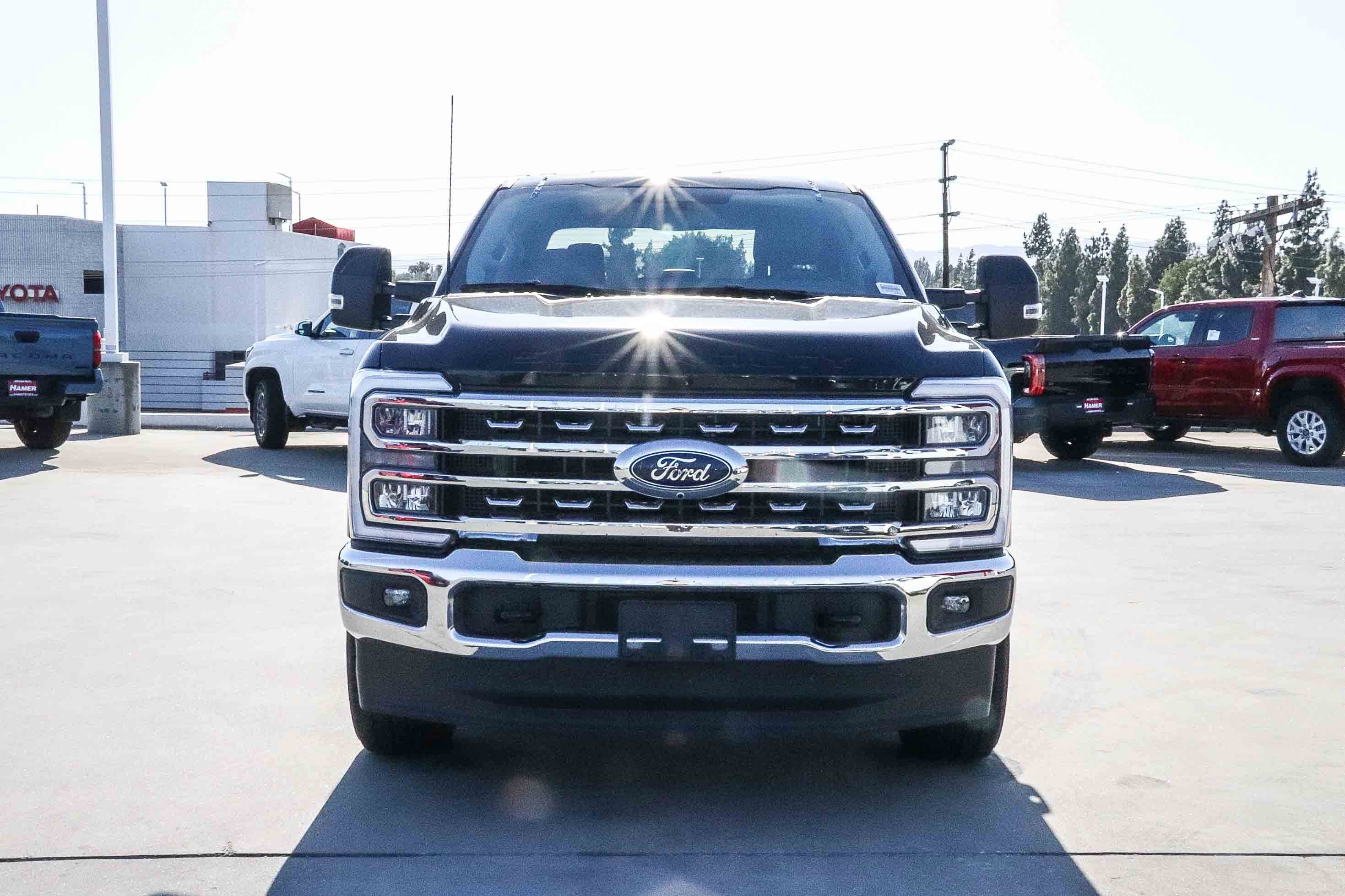 Used 2025 Ford F250 Lariat AWD/4WD image 2