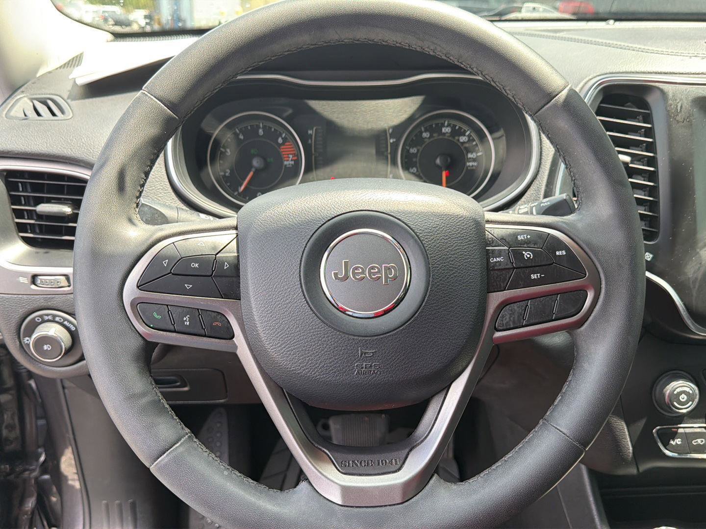 Used 2020 Jeep Cherokee Latitude Plus AWD/4WD image 19