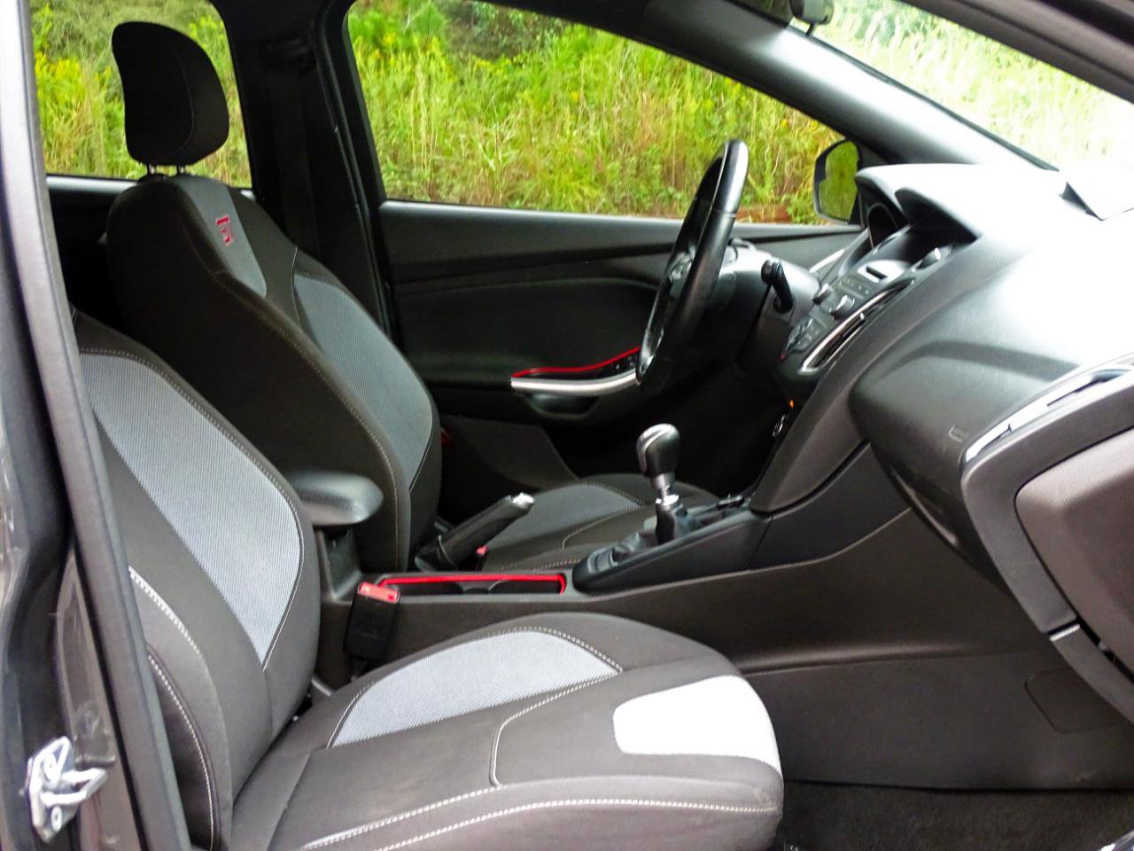 Used 2017 Ford Focus ST image 17