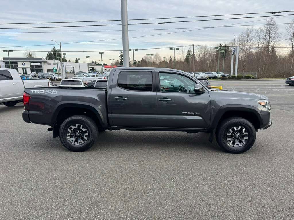 Used 2018 Toyota Tacoma TRD Off-Road w/ Technology Package image 20