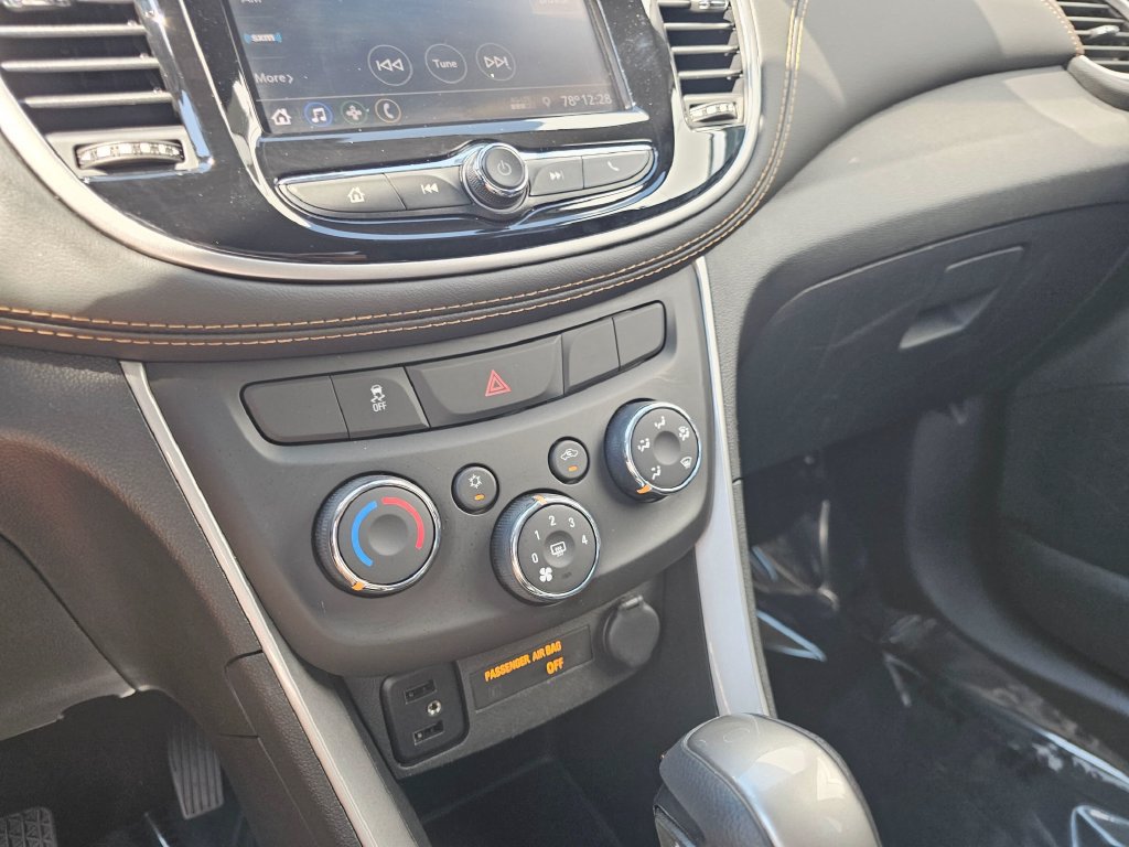 Used 2022 Chevrolet Trax LT w/ LT Convenience Package AWD/4WD image 28