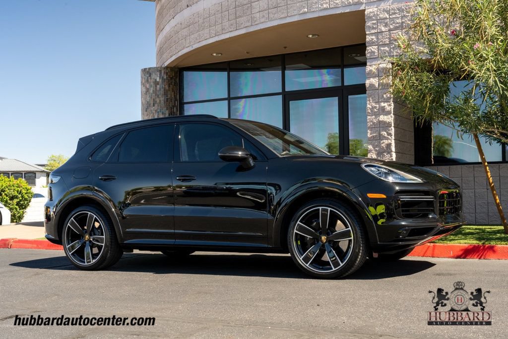 Used 2023 Porsche Cayenne Turbo AWD/4WD image 1