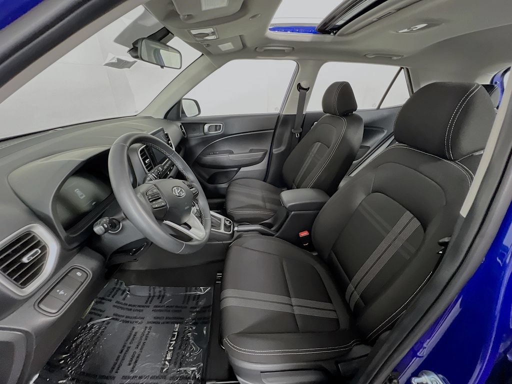 Certified 2025 Hyundai Venue SEL FWD image 18