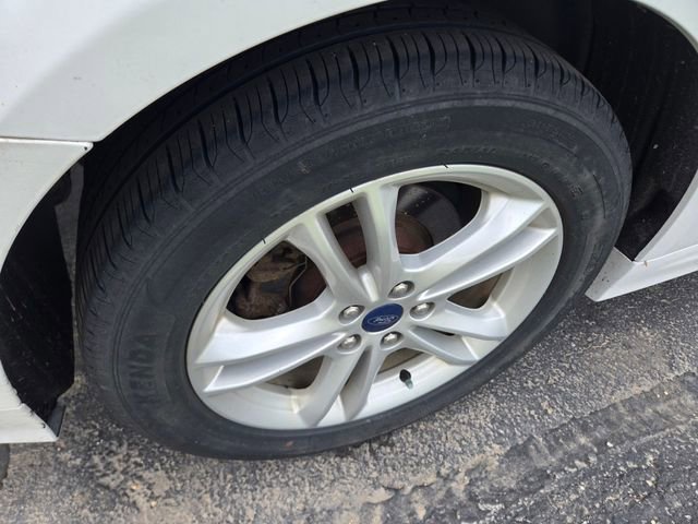 Used 2018 Ford Fusion SE w/ Fusion SE Technology Package FWD image 7