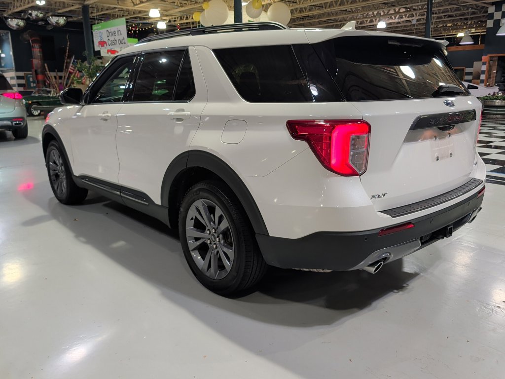 Used 2023 Ford Explorer XLT w/ Equipment Group 202A AWD/4WD image 17