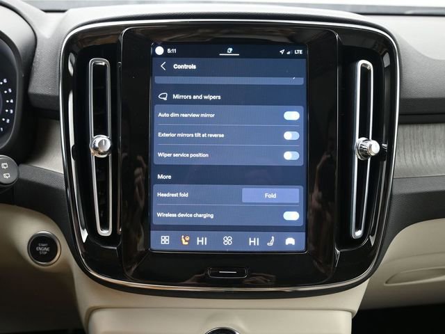 Used 2023 Volvo XC40 B5 Ultimate w/ Climate Package image 18