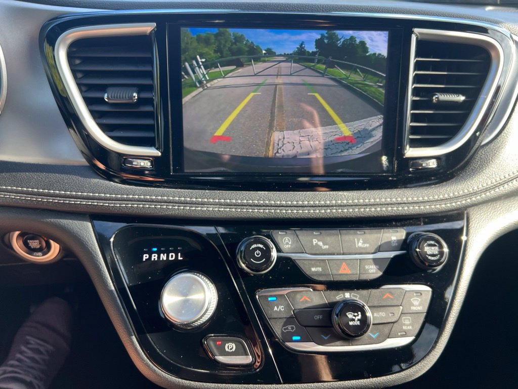 Used 2021 Chrysler Pacifica Touring w/ S Appearance Package FWD image 42
