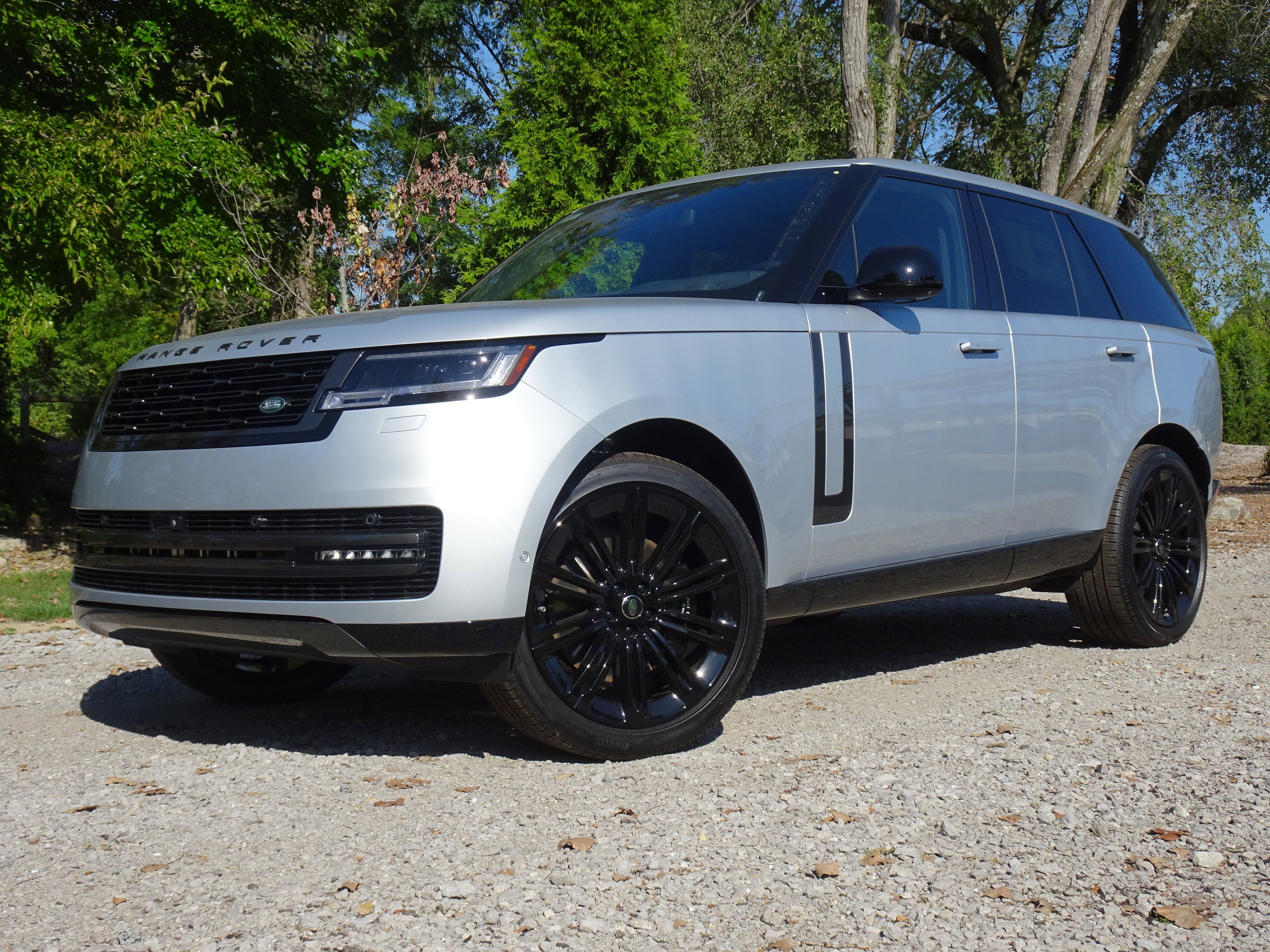 New 2025 Land Rover Range Rover SE