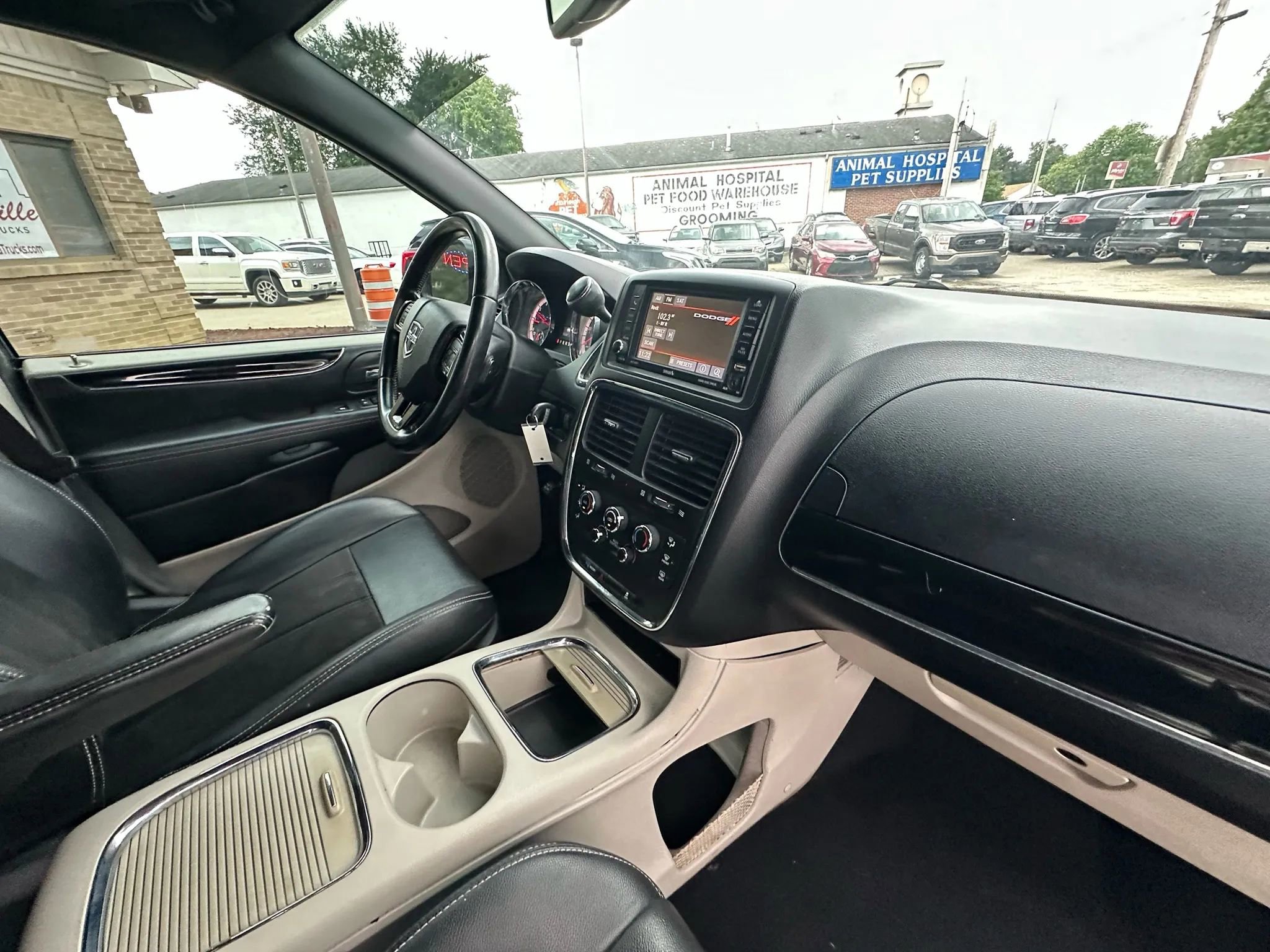 Used 2020 Dodge Grand Caravan SXT image 14