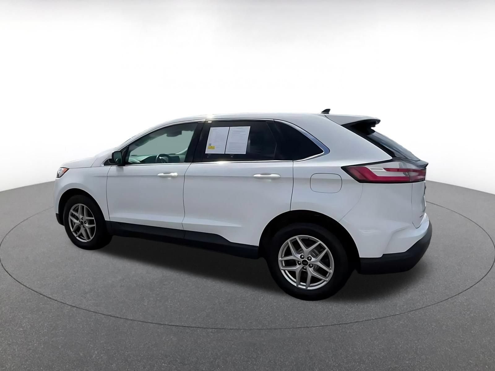 Used 2024 Ford Edge SEL AWD/4WD image 9