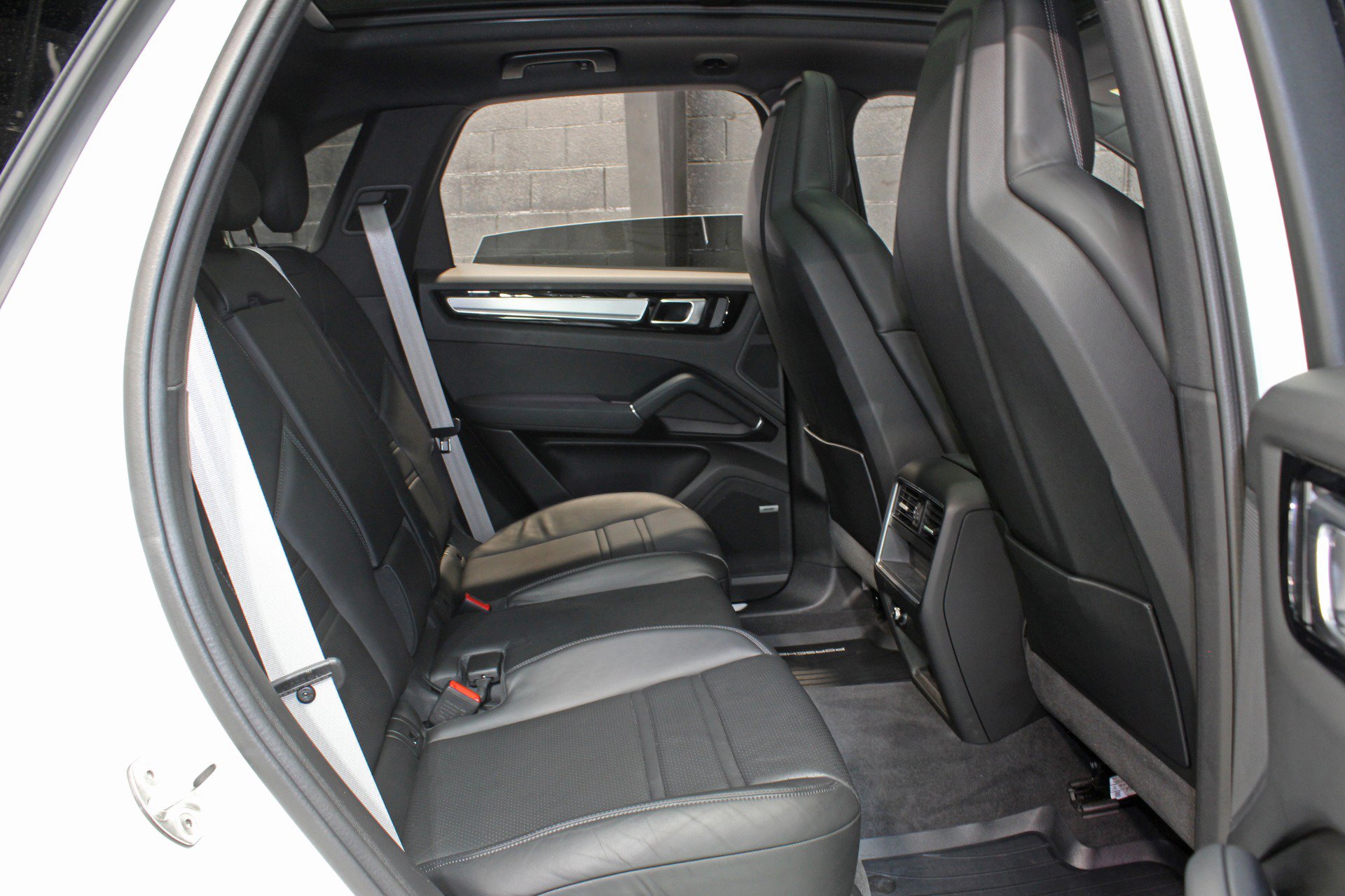 Used 2022 Porsche Cayenne Platinum Edition AWD/4WD image 48