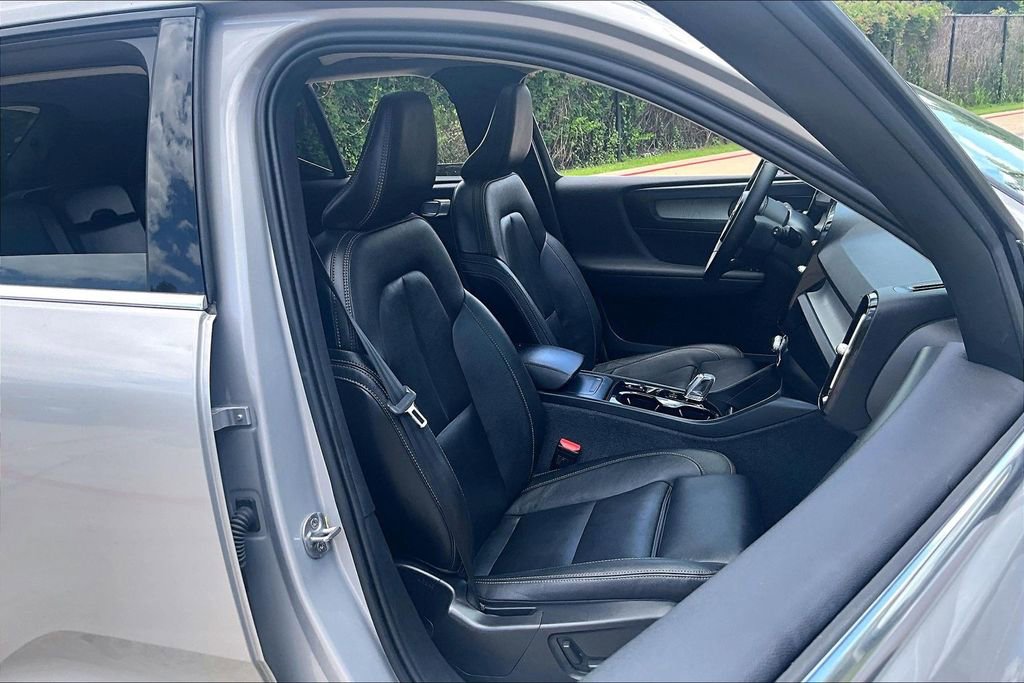 Used 2024 Volvo XC40 B5 Plus w/ Protection Package Premier AWD/4WD image 10