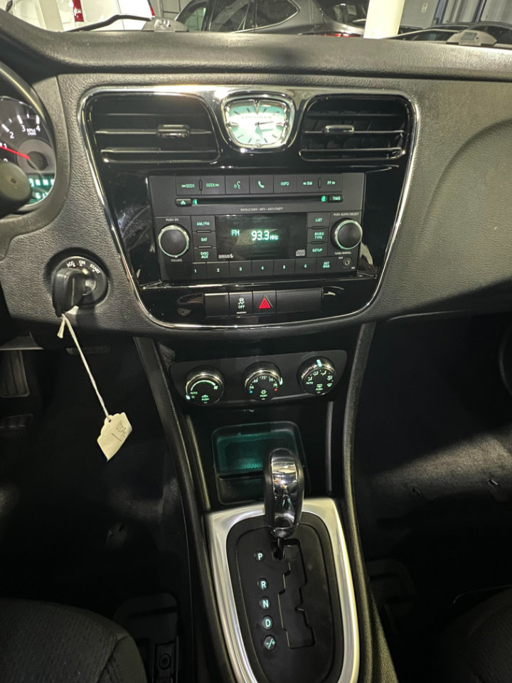 Used 2012 Chrysler 200 Touring image 7