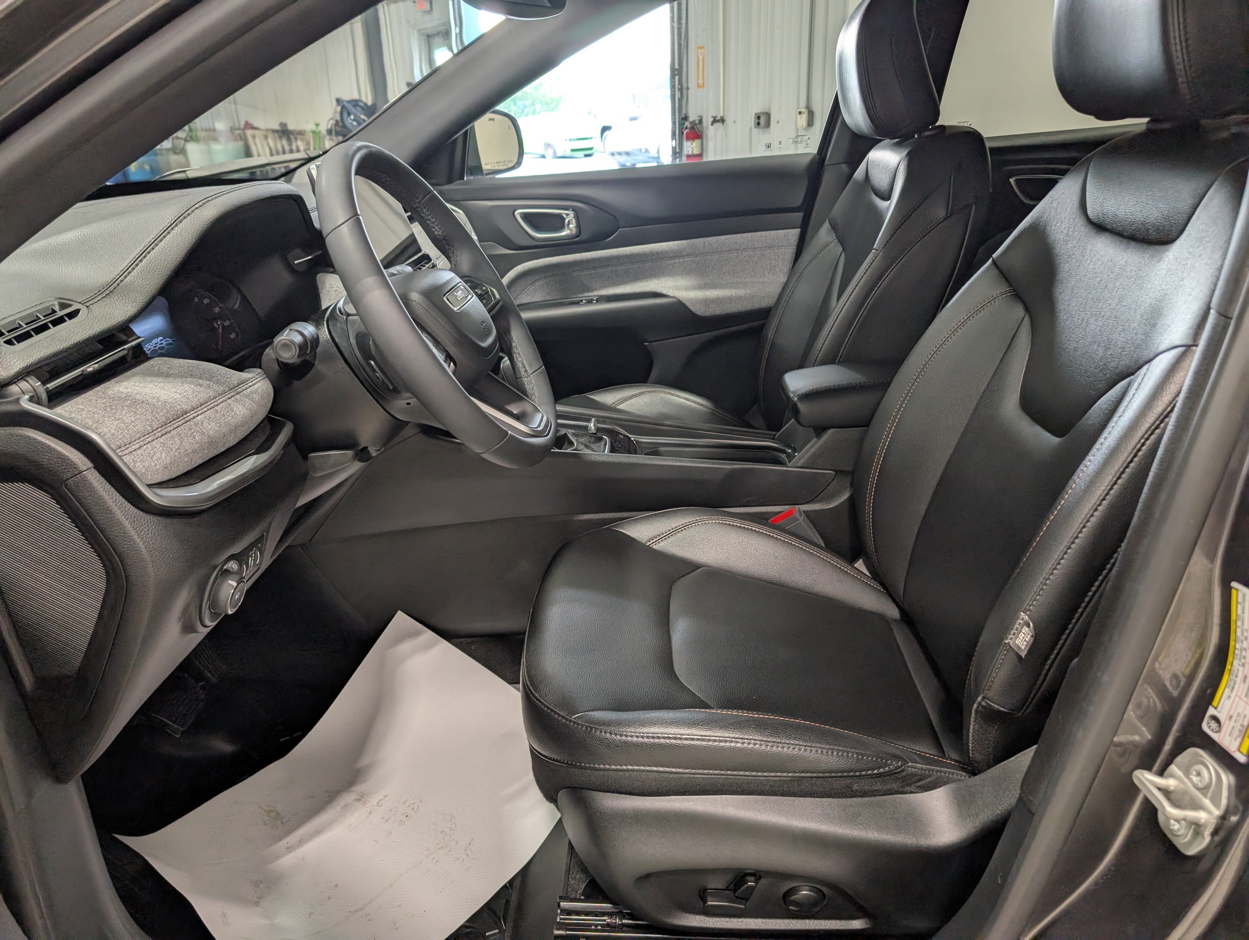 Used 2024 Jeep Compass Latitude AWD/4WD image 14