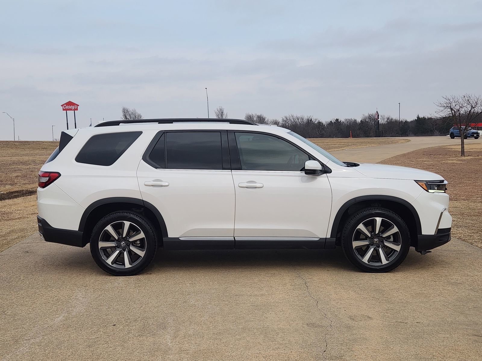 Certified 2024 Honda Pilot Touring image 7