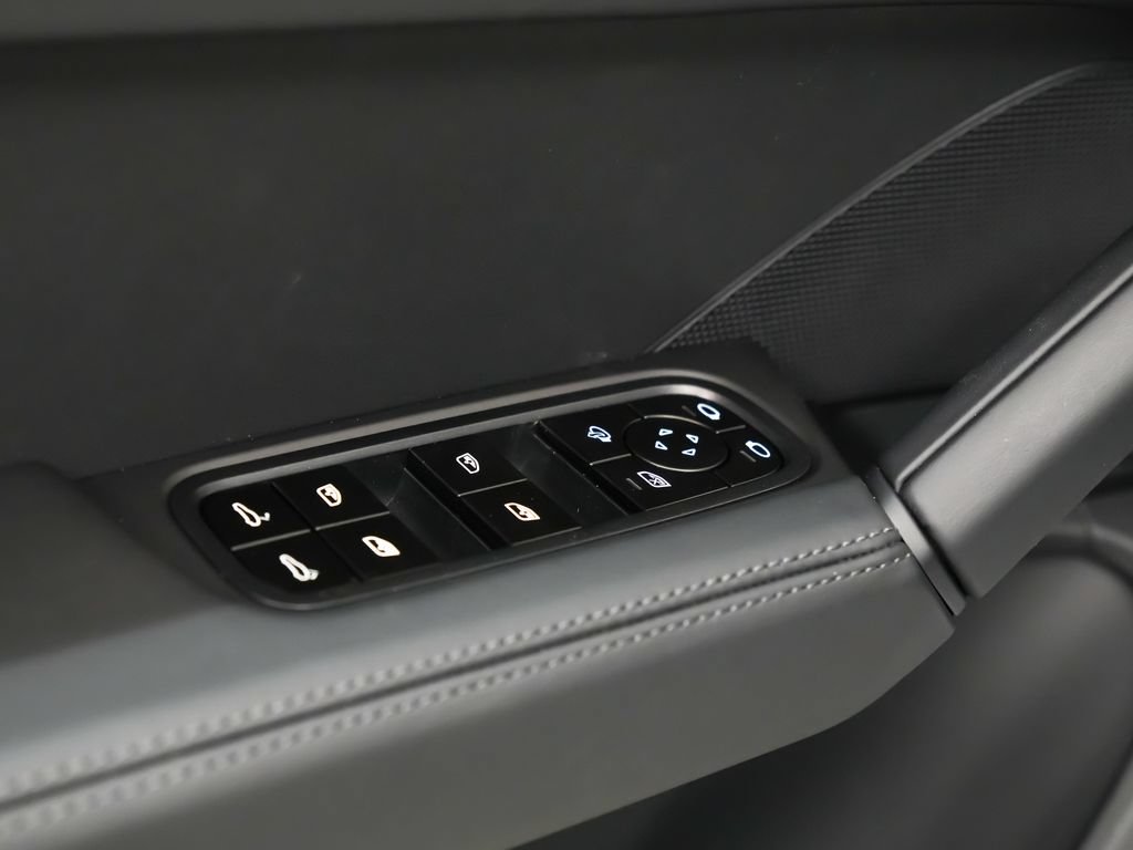 New 2026 Porsche Cayenne Coupe AWD/4WD image 23